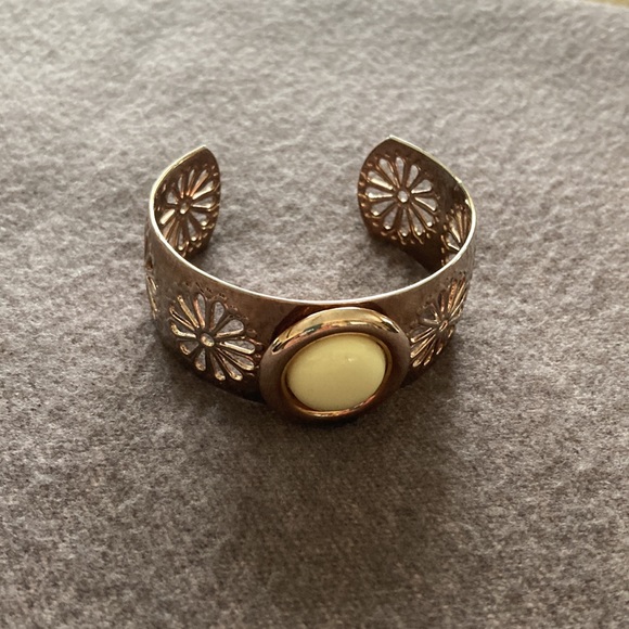 Vintage Copper Cuff Bracelet with Cream Stone - Picture 2 of 5